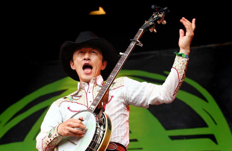 Satoshi Hara singing at an outdoor festival